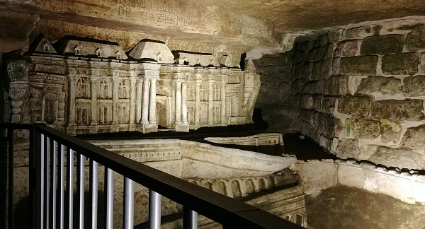 catacombs photo