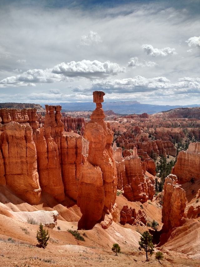 a photo with the Thor's Hammer hoodoo in the center with other hoodoos in the background