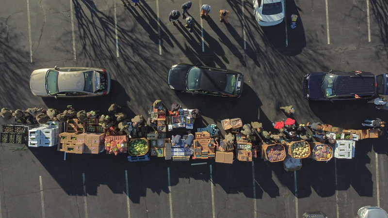 Birds eye view of food drive line with cars.