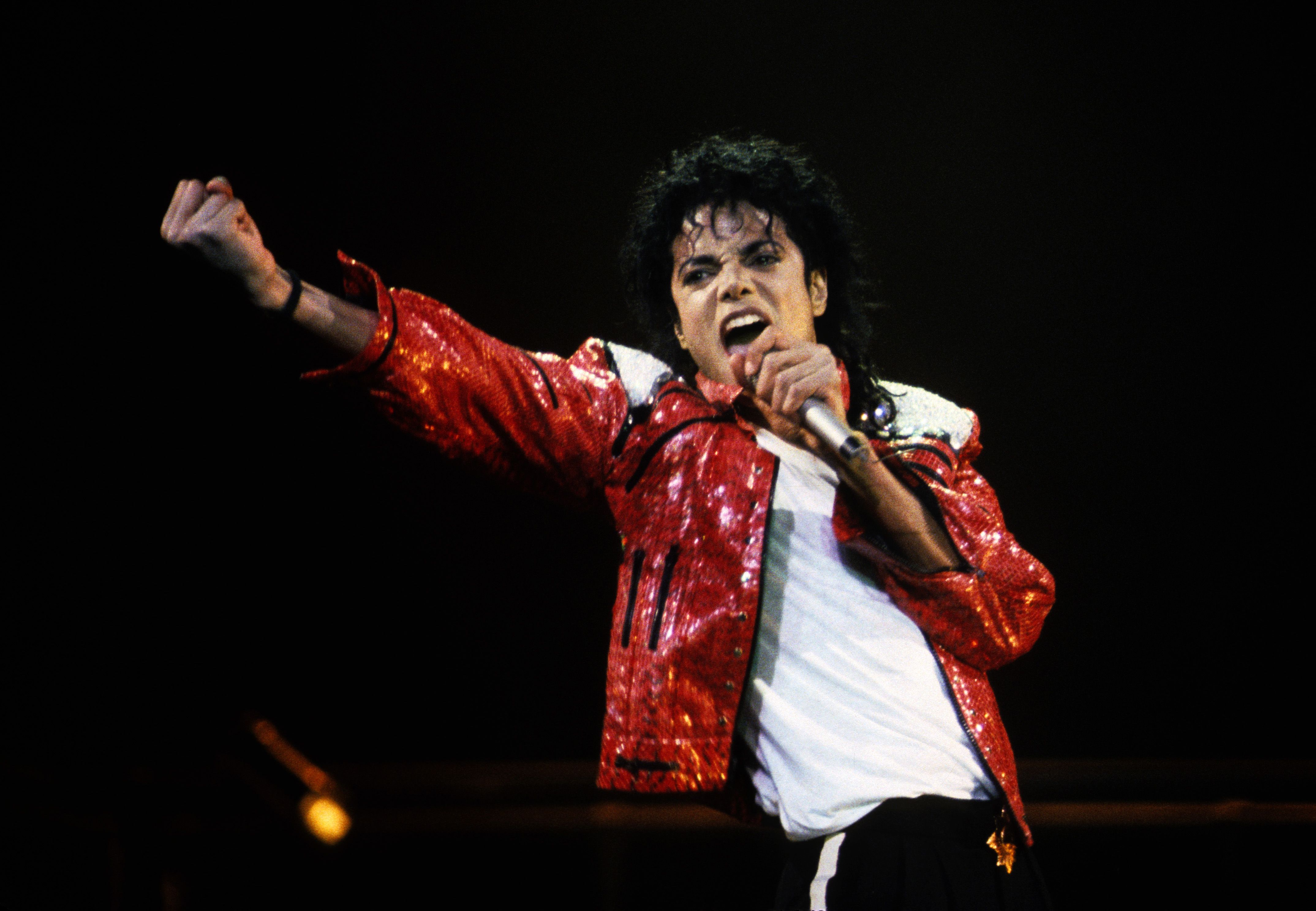 Michael Jackson posing