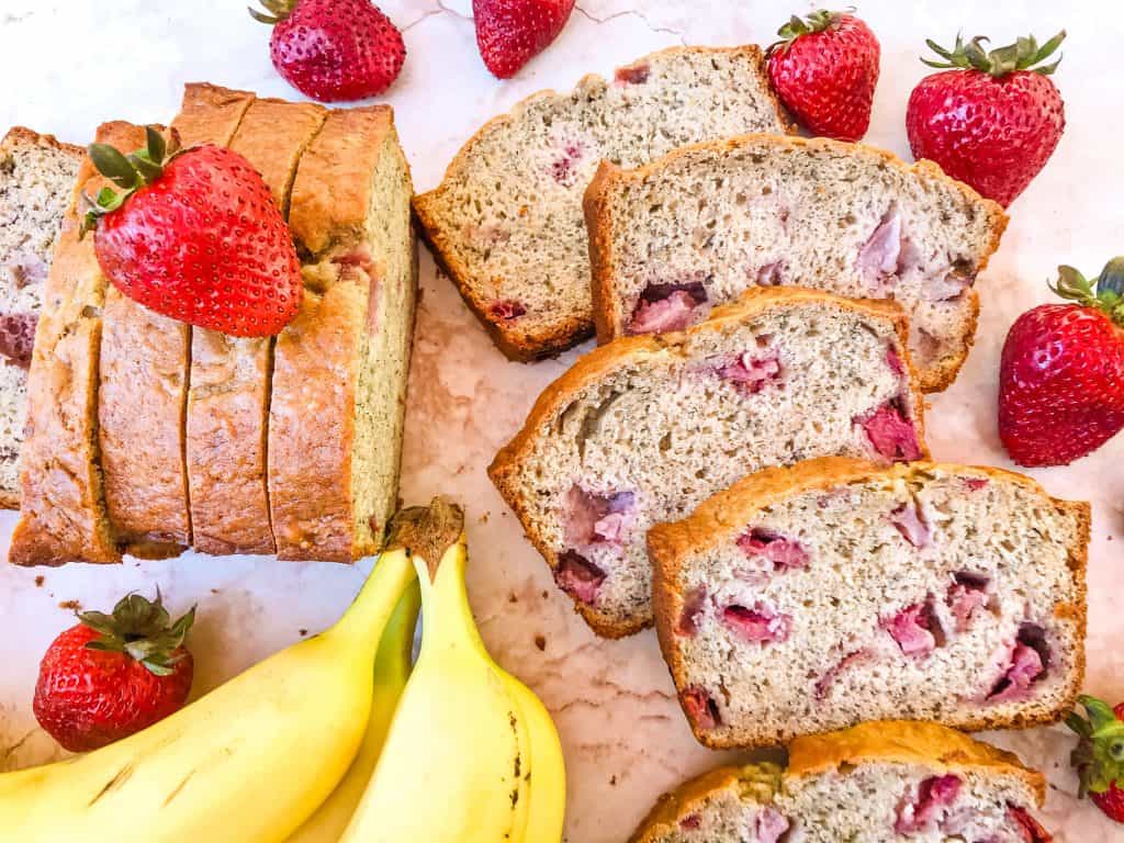 Platter with strawberry banana bread, fresh strawberries, and fresh bananas.