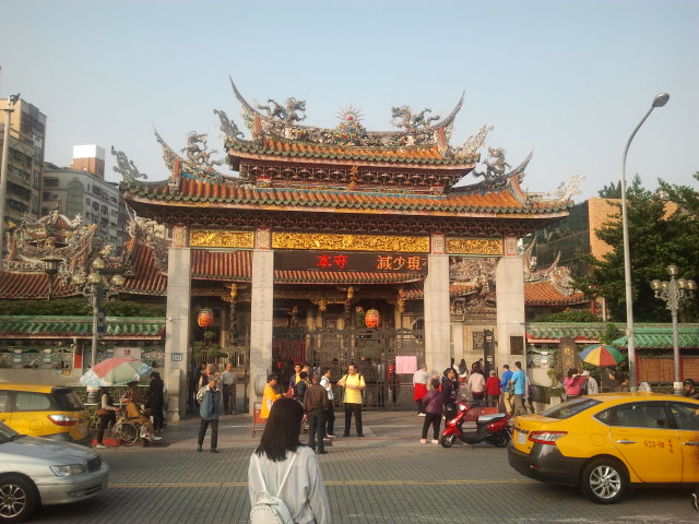 entrance of Longshan Temple