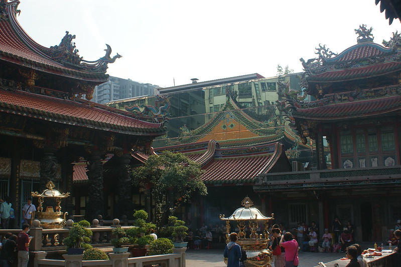 inside area of Longshan Temple