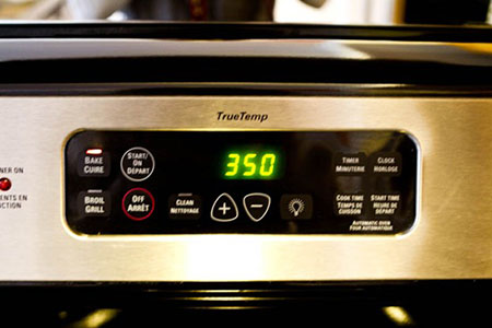 oven digital temperature gauge set to 350 degrees